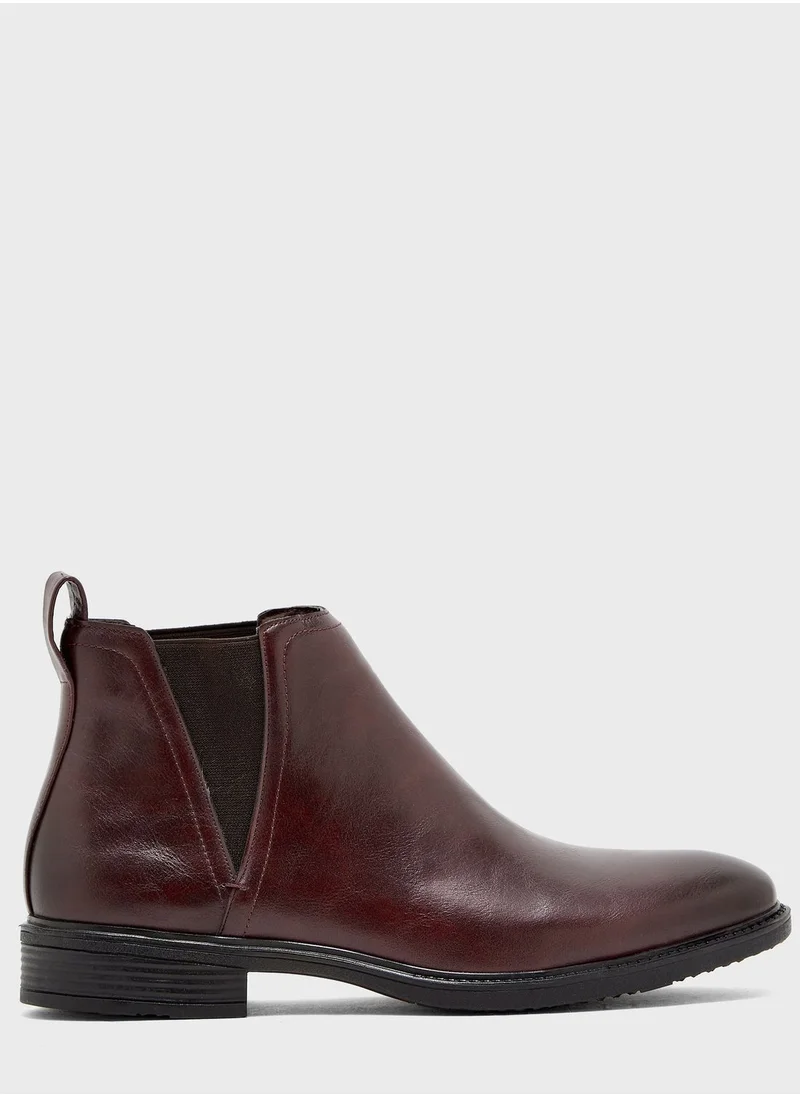 روبرت وود Faux Leather Chelsea Boots