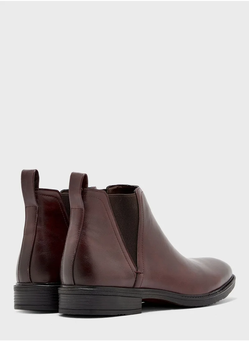 روبرت وود Faux Leather Chelsea Boots