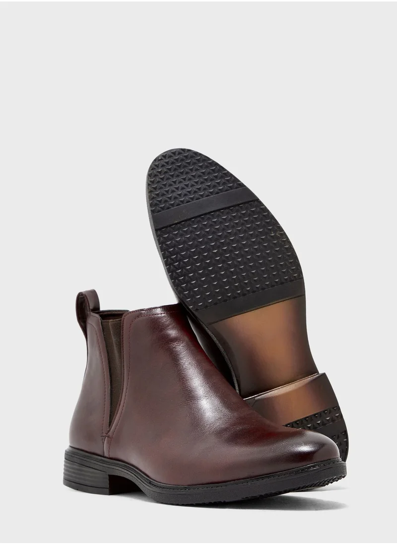 روبرت وود Faux Leather Chelsea Boots