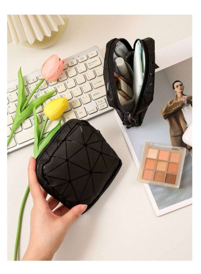 حقيبة تخزين محمولة سوداء قطعة واحدة مثالية للفوط الصحية ومستحضرات التجميل وأحمر الشفاه وسماعات الأذن والضروريات الصغيرة حقيبة بسحاب للسفر أو الاستخدام في غرفة النوم - Image 1