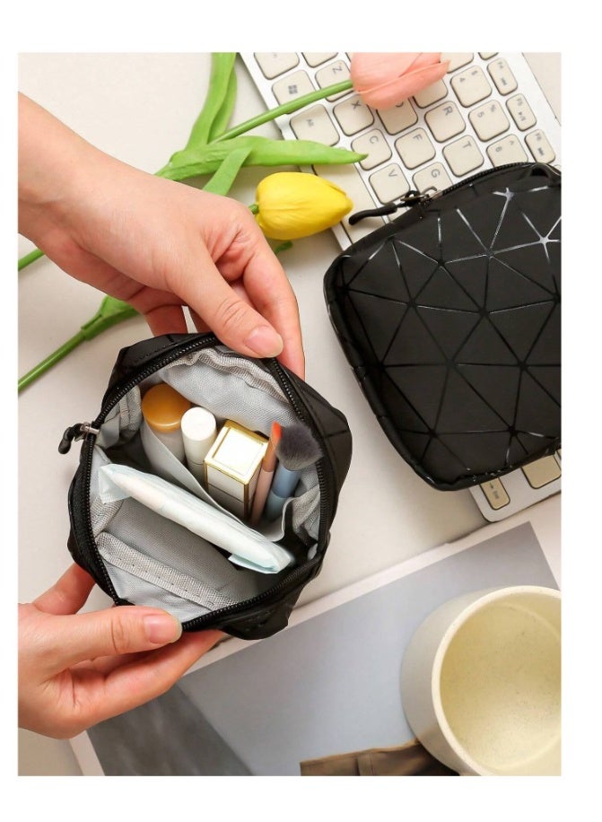 حقيبة تخزين محمولة سوداء قطعة واحدة مثالية للفوط الصحية ومستحضرات التجميل وأحمر الشفاه وسماعات الأذن والضروريات الصغيرة حقيبة بسحاب للسفر أو الاستخدام في غرفة النوم - Image 2