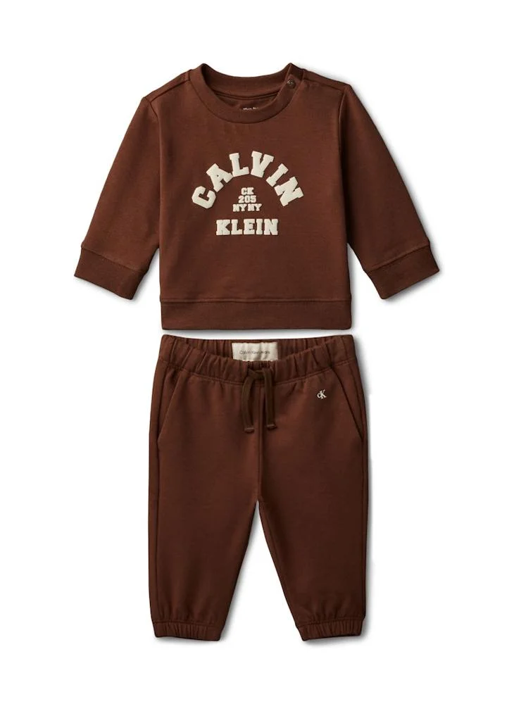 كالفن كلاين جينز طقم سويت شيرت وبنطلون رياضي برسومات شبابي