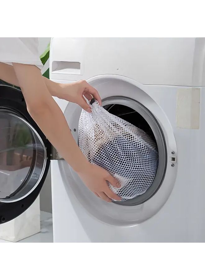 حقيبة غسيل بيضاء صغيرة بإغلاق بسحب متين من البوليستر الشبكي للقطع الحساسة - Image 3