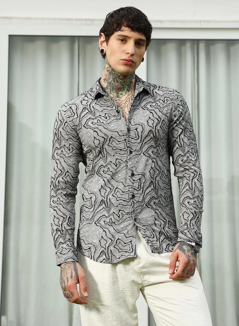 Campus Sutra Men's Grey Abstract Pattern Slim Fit Shirt | أكمام قصيرة | مطبوع | ملابس كاجوال ويومية | طوق منتشر
