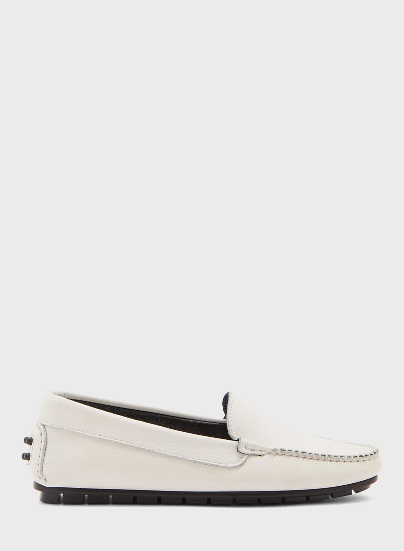 ZARSSEN Bianco Moccasins
