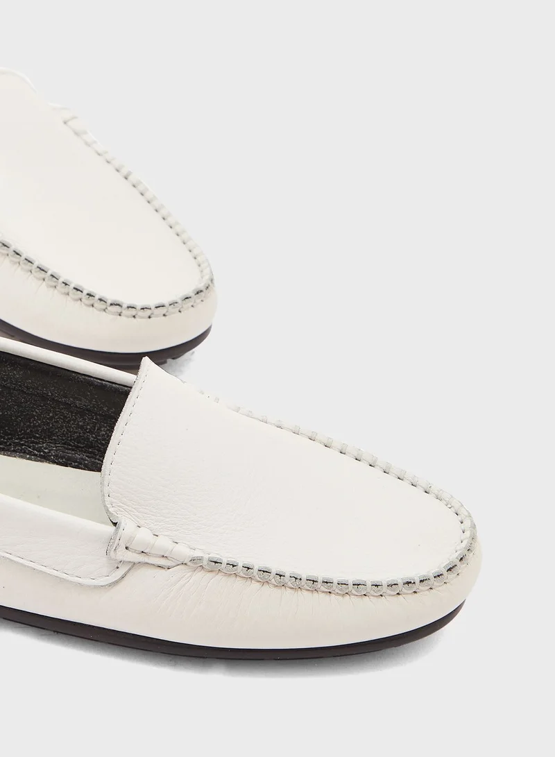 ZARSSEN Bianco Moccasins