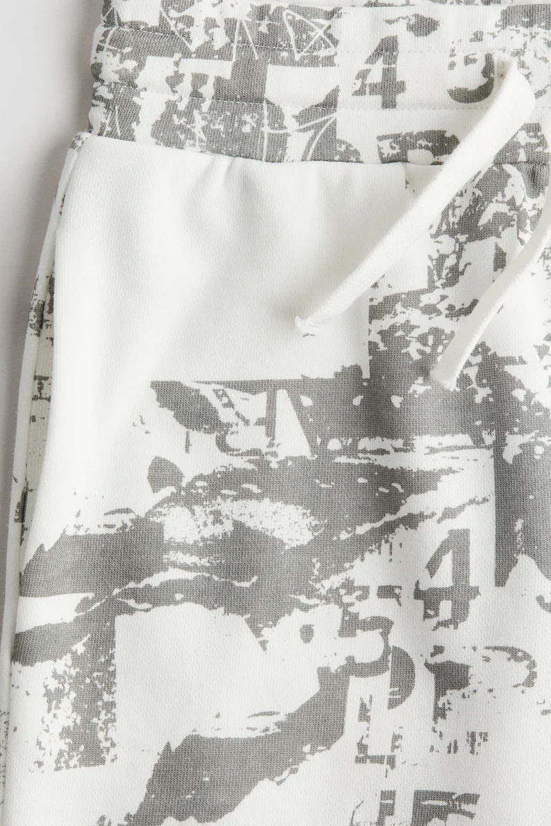 اتش اند ام شورت مزين بطبعة