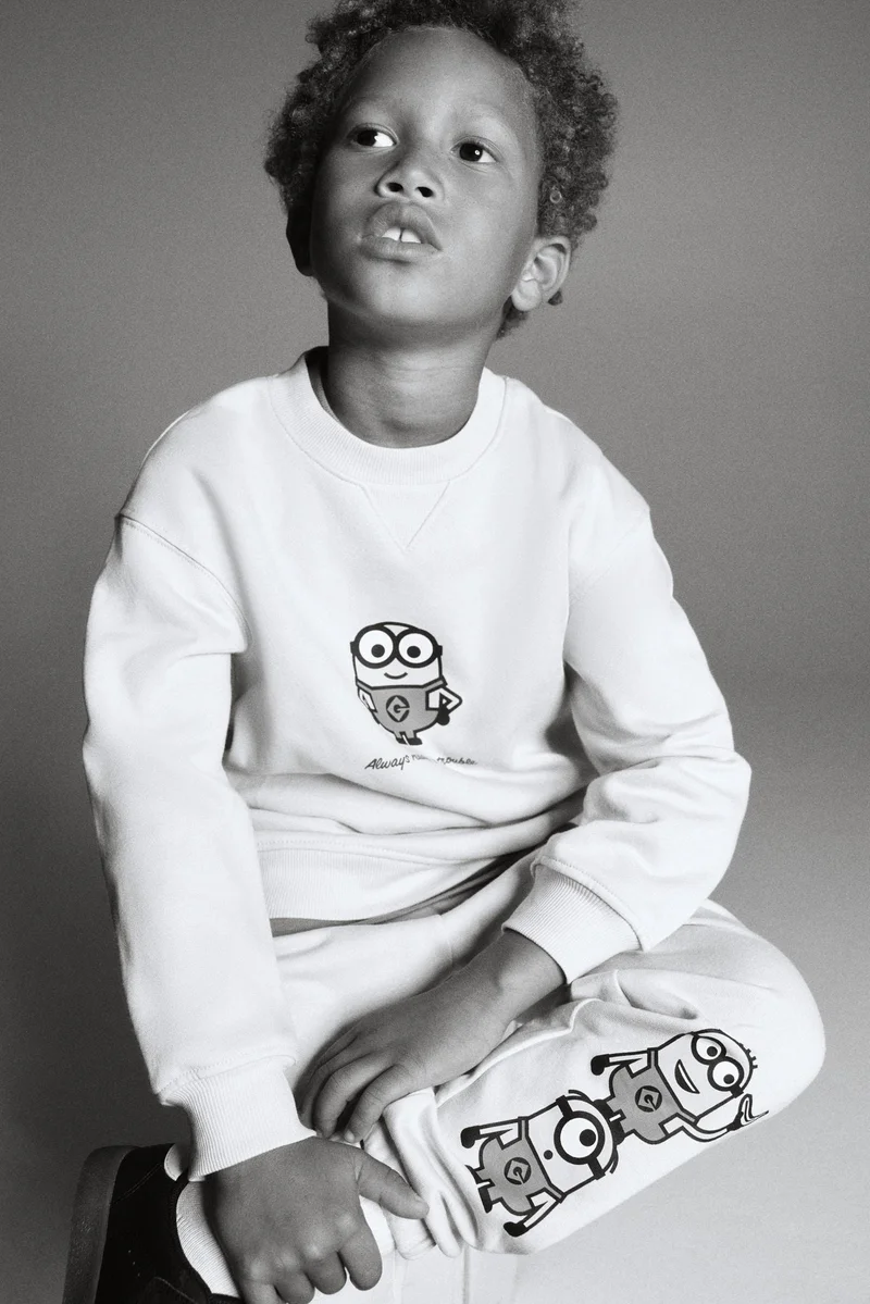 اتش اند ام طقم سويت شيرت مزين بطبعة - عبوة من قطعتين