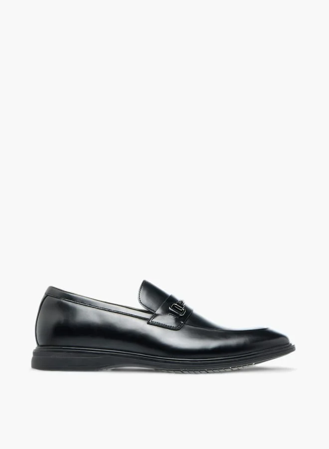 لو كونفورت Mens Solid Slip-On Loafers With Metal Accent