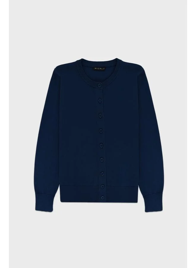 مصرلو 1951 سترة نسائية كحلية اللون بأزرار وياقة دراجة.