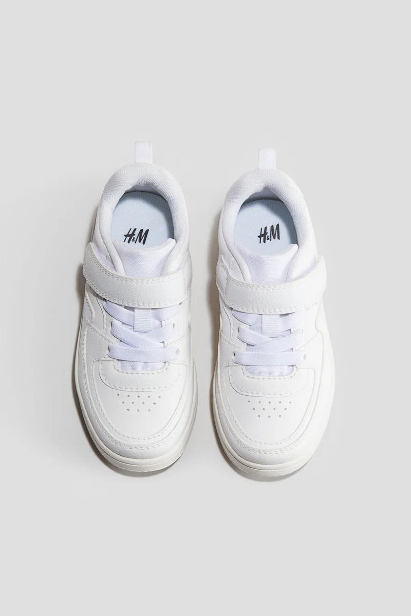 اتش اند ام حذاء رياضي