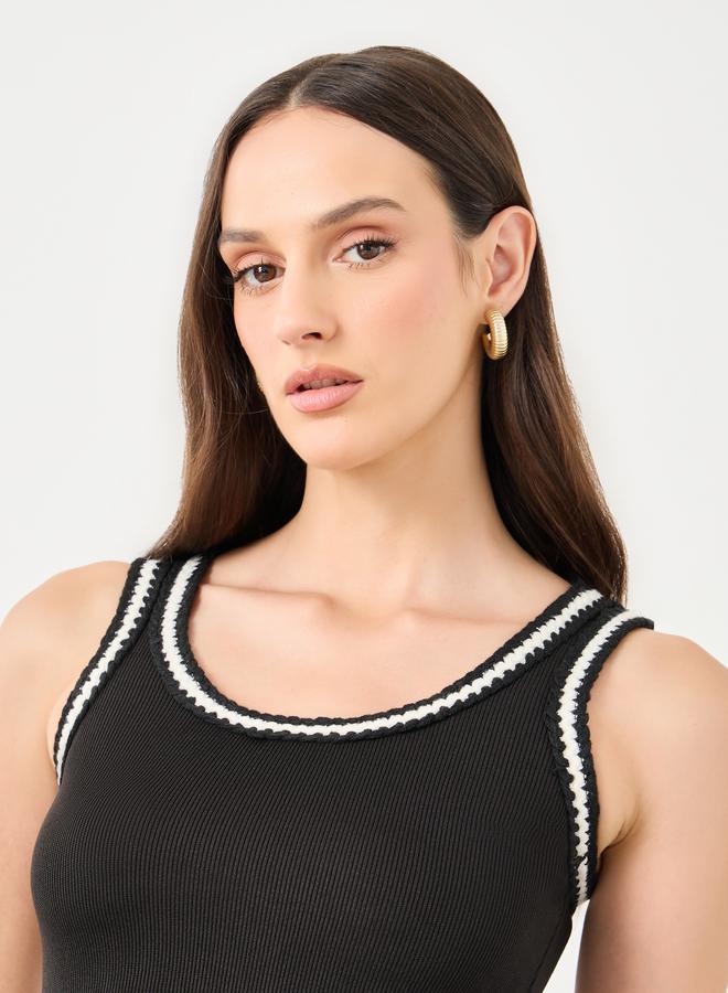 ستايلي بلوزة بلا أكمام سوداء مضلعة بحواف متباينة - Image 3