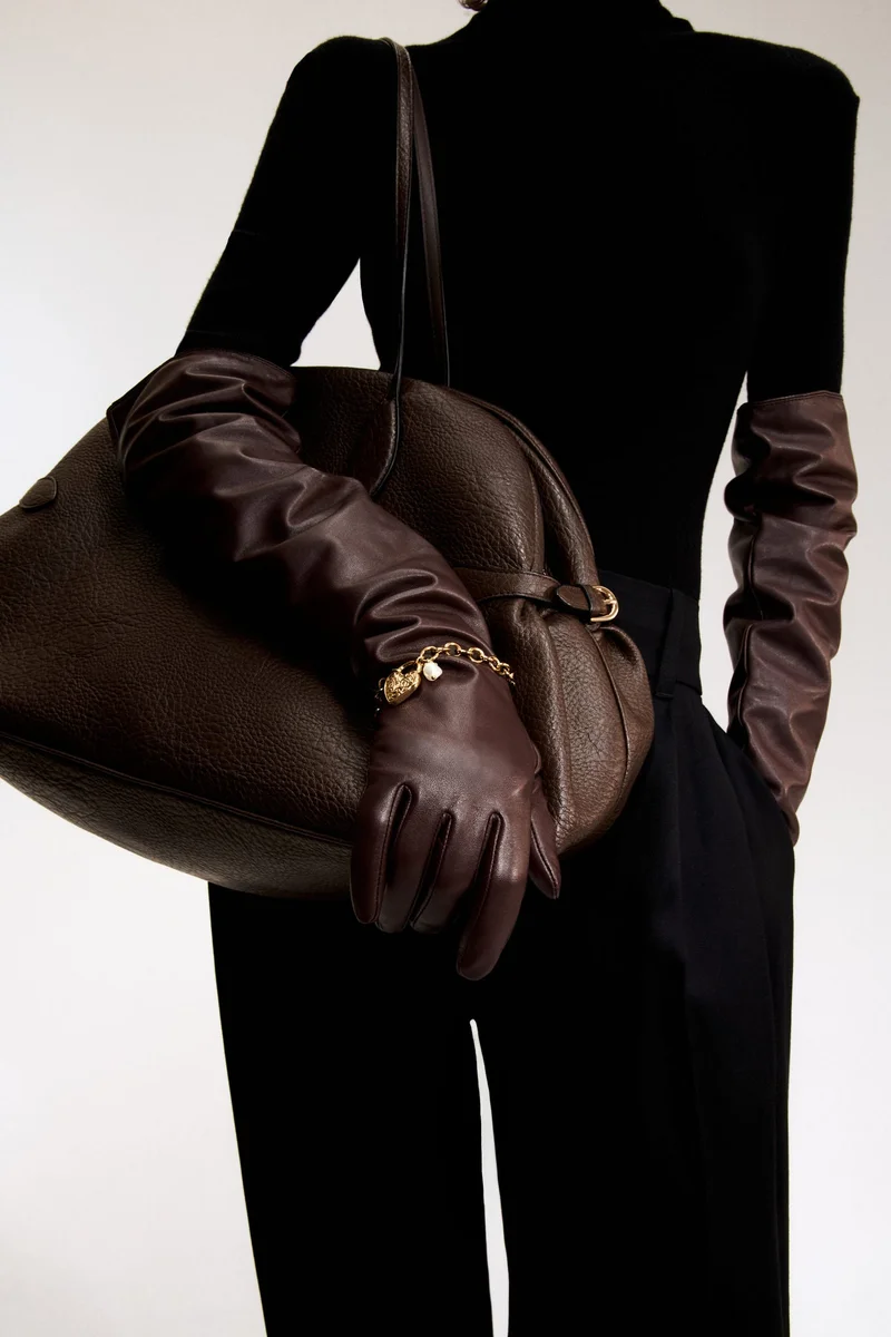 اتش اند ام إسوارة مزينة بحلية