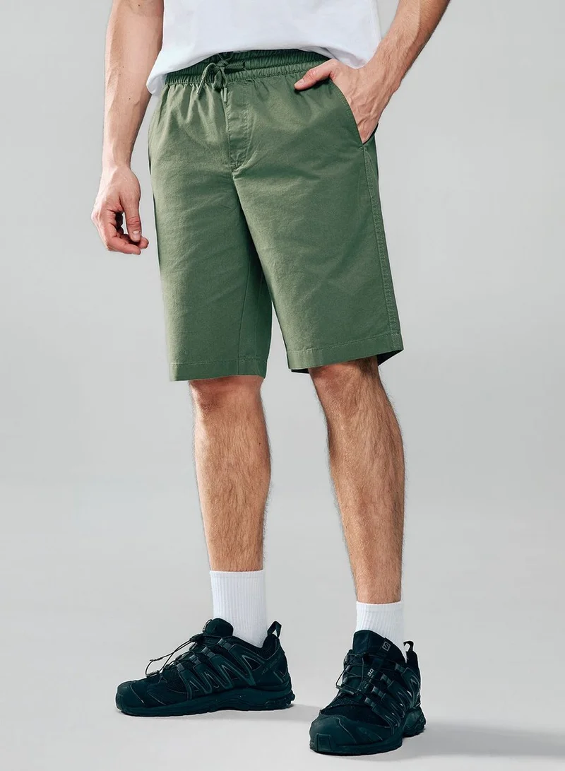 Men’s Slim Lightweight Twill Bermuda Shorts