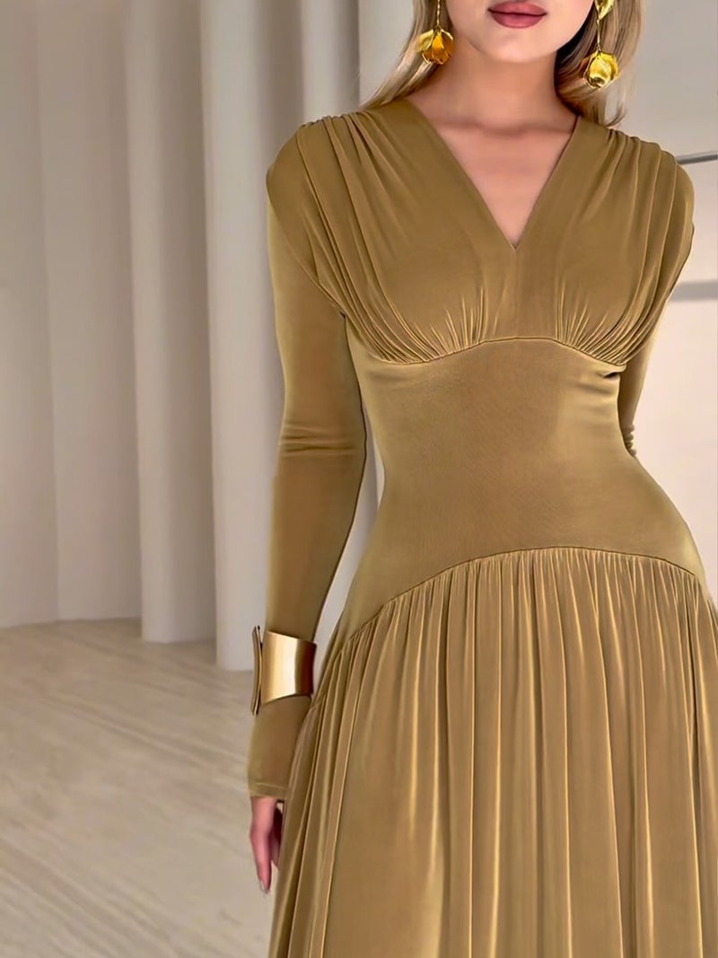 Elegant Long Sleeve Velvet Dress with Waist Cinching for Women - Image 4