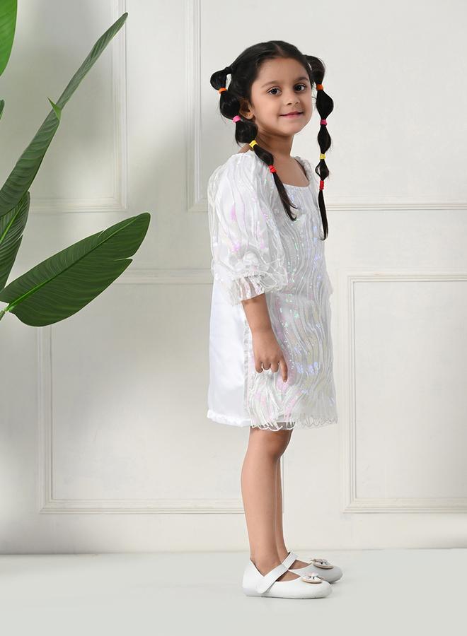 بيلا مودا فستان قصير منمق بالترتر مع ياقة واسعة - Image 4