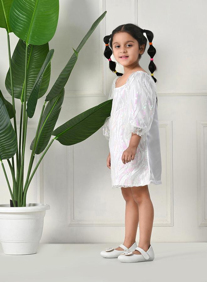 بيلا مودا فستان قصير منمق بالترتر مع ياقة واسعة - Image 5