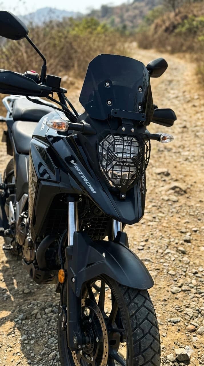 MILACHIN Vstrom SX 250 Headlight Guard Grill,Black Metal Jaali Protector Center Branded Geometric, Mesh Pattern Logo Design with Bolt-on Installation Suitable For Vstrom SX 250. - Image 4
