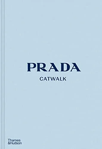 كتب سيل Prada Catwalk