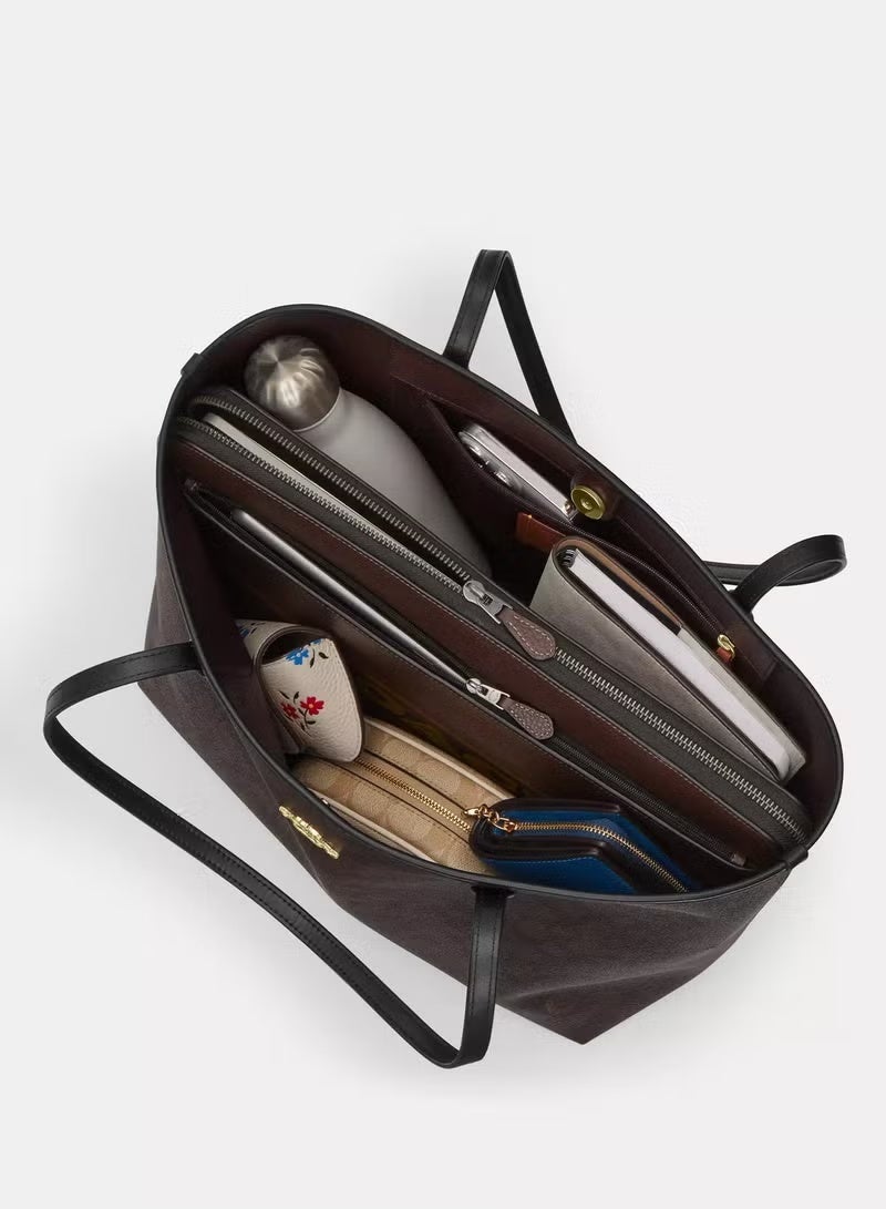 كوتش اوت ليت حقيبة COACH City Tote المصنوعة من القماش المميز - Image 3