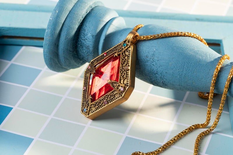 Modista Medieval Kings Amulet Necklace, Cosplay Costume Accessory - Image 3