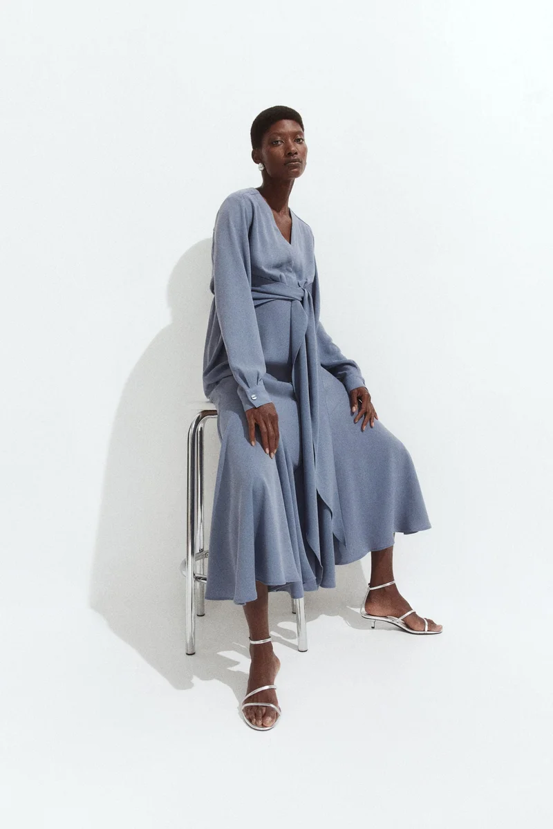 اتش اند ام فستان كريب بتفاصيل أربطة من تشكيلة ماما