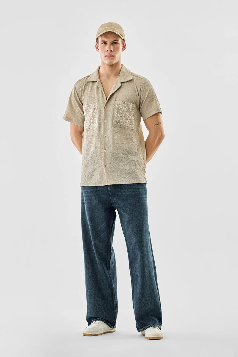 سنيتش قميص مطرز بقصة صندوقية وجيبين