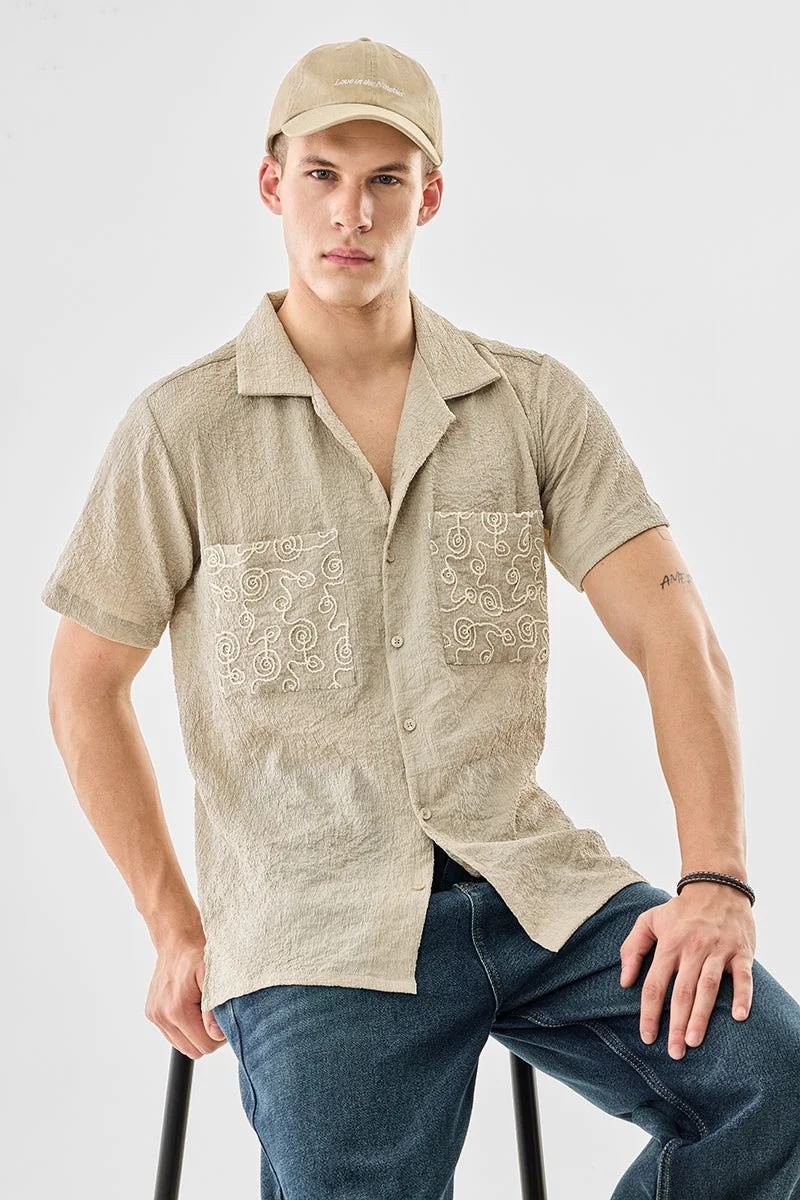 سنيتش قميص مطرز بقصة صندوقية وجيبين