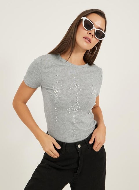 تيشيرت بياقة مستديرة مطرز بقصة عادية