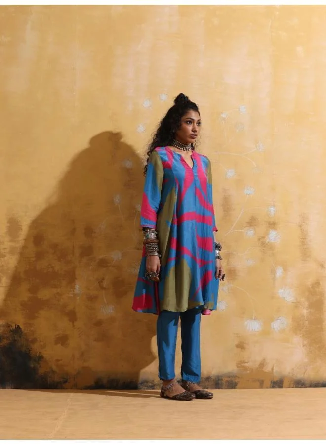 trueBrowns  trueBrowns Blue Floral Print Muslin Silk Flared Kurta Co-ord Set for Women | Best Price UAE