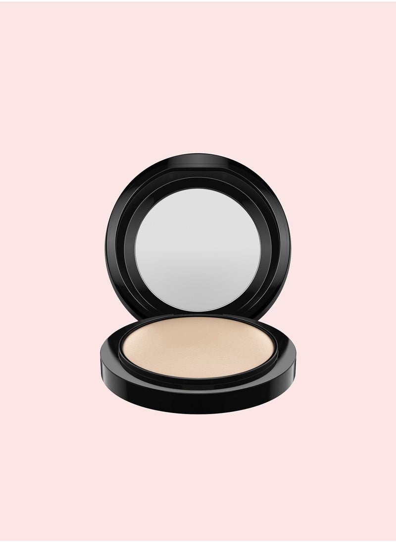 MAC Cosmetics - Mineralize Skinfinish Natural - Light Plus - Image 1