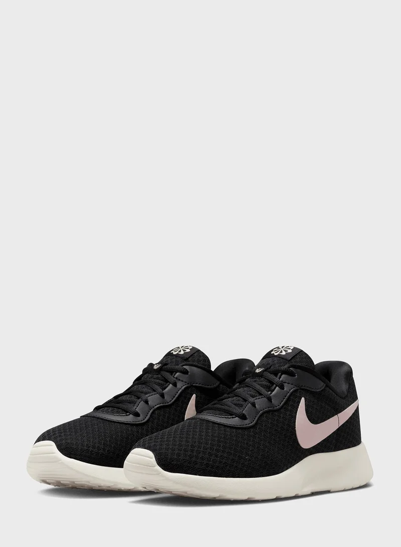 نايكي تانجون فلاييز