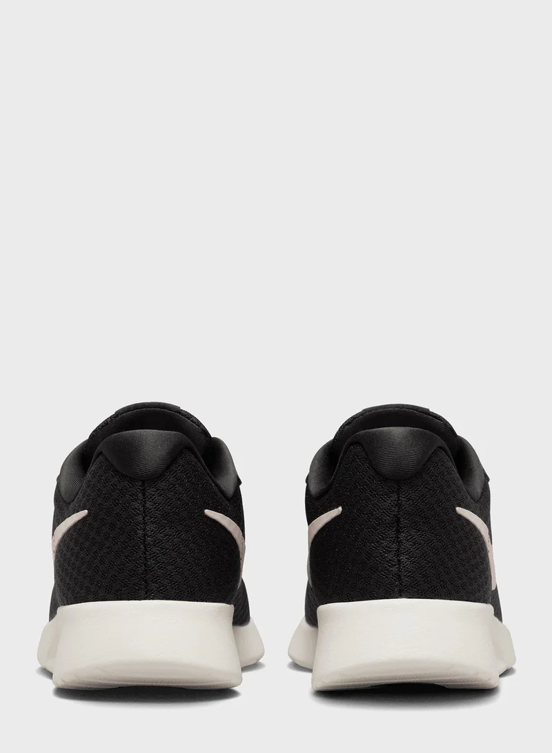 نايكي تانجون فلاييز