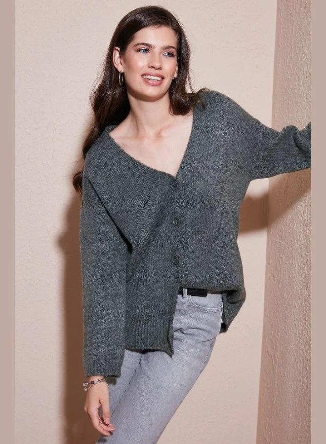 ليلا كارديجان نسائي محبوك بياقة على شكل حرف  وأزرار من ليلا