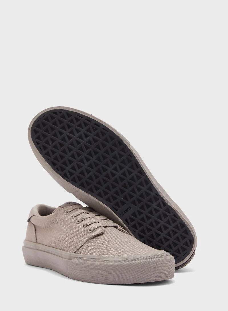 Straye Casual Sneakers