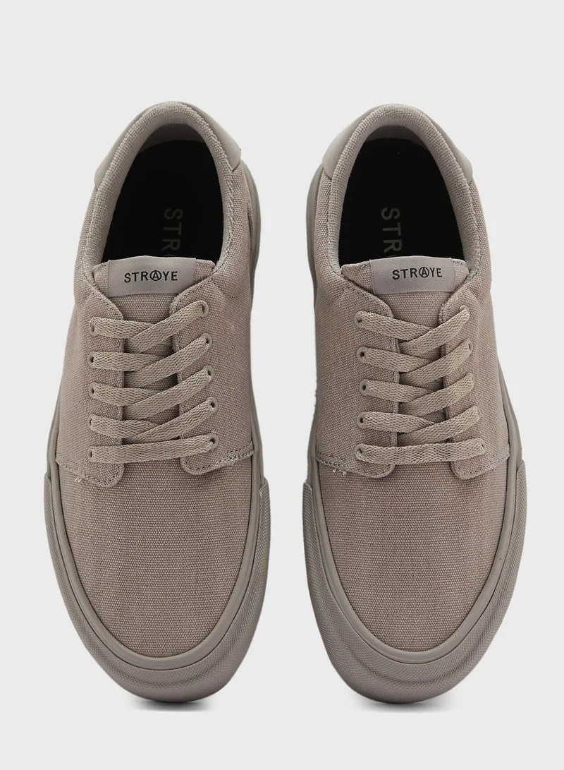 Straye Casual Sneakers