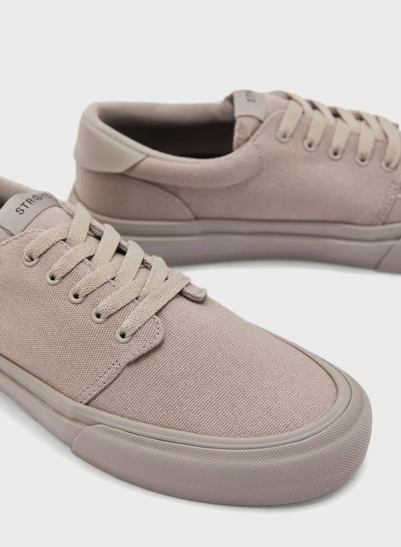 Straye Casual Sneakers