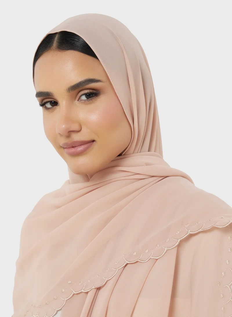 خزانة Scallop Edge Embroidered Long Hijab Scarf