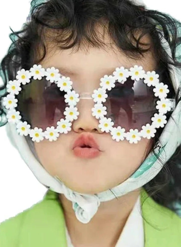 نظارة شمسية للاطفال البنات لون ابيض و عدسات سوداء بلاستيك  ماتريال عالي