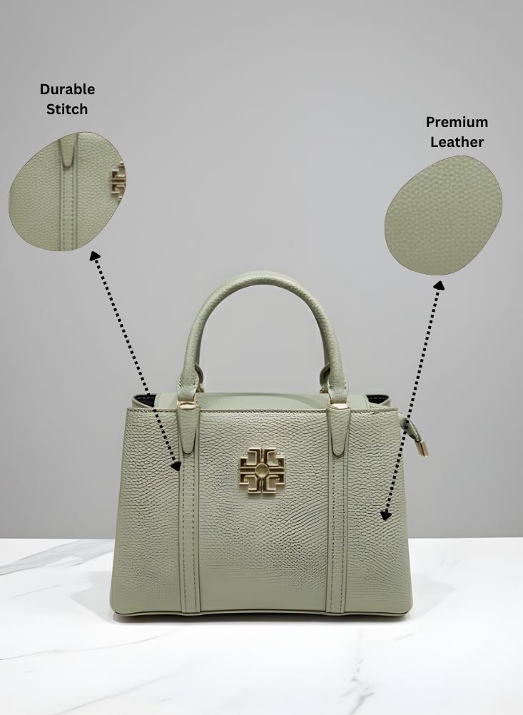 بريميم حقيبة يد نسائية بتصميم أنيق باللون الأخضر الزيتوني، مزينة بشعار ذهبي ونقشة محببة. - Image 3