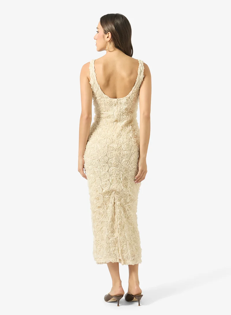 جينجر فستان ميدي بنقشة زهور بارزة