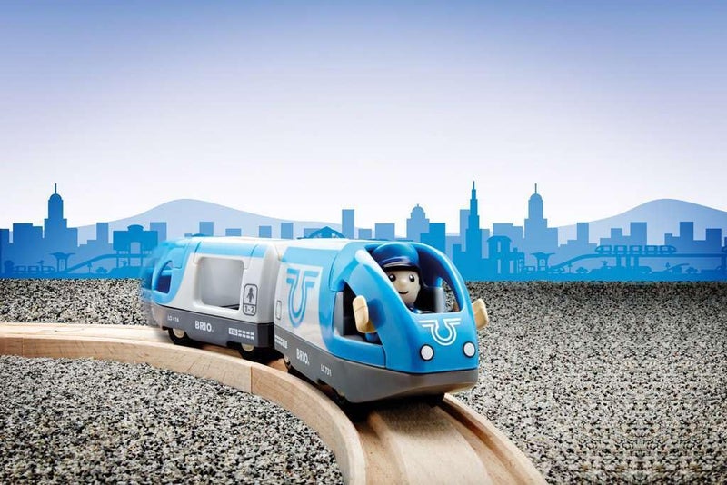 BRIO World - 33506 قطار البطارية للسفر | مجموعة قطار تعمل بالبطارية مكونة من 3 قطع | مثالية للأطفال من عمر 3 سنوات وما فوق | متوافقة مع جميع مجموعات قطارات BRIO - Image 2