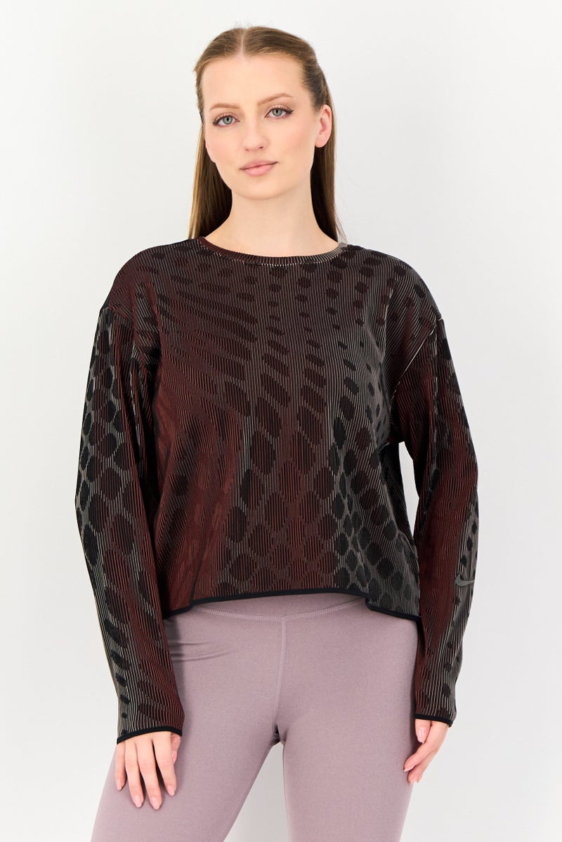 Nike بلوزة جري طويلة الأكمام للنساء، مقاس قياسي، متعددة الألوان - Image 1