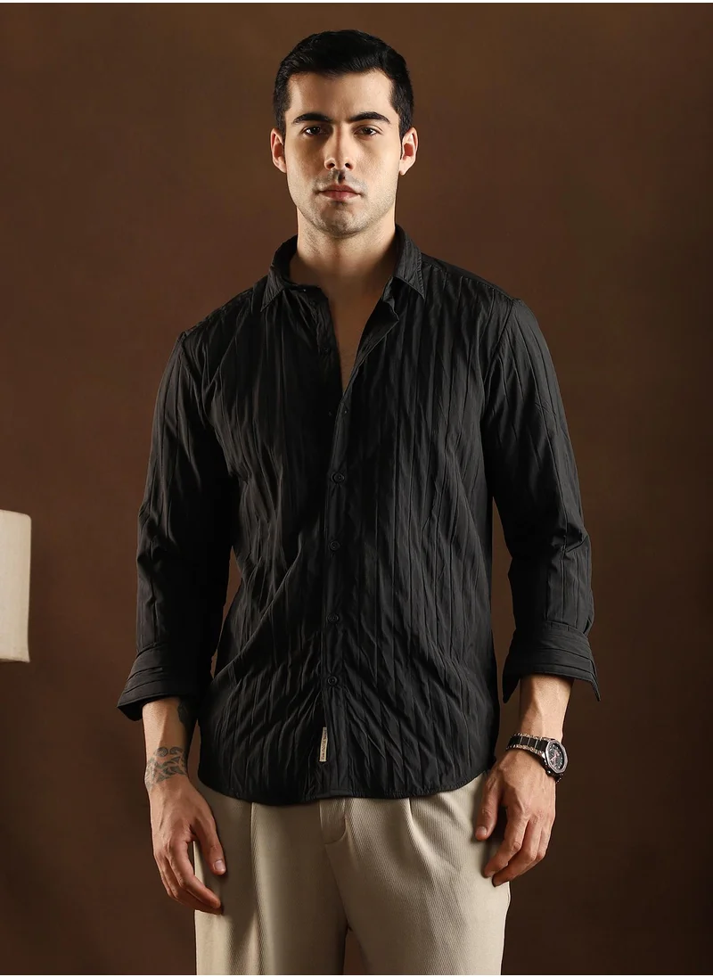 Campus Sutra Campus Sutra Men's Onyx Black Quilt-Tactile Shirt For Casual Wear | Mid-Rise | Regular Fit | Button Closure | Shirt Crafted With Comfort Fit For Everyday Wear