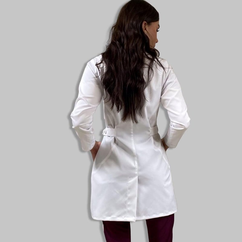 يوني فيت 1 UNIFIT معاطف مختبر نسائية أنيقة بقصّة ملائمة احترافية مطاطية مقاومة للسوائل ومقاومة للتجاعيد (UFLB16) - Image 1