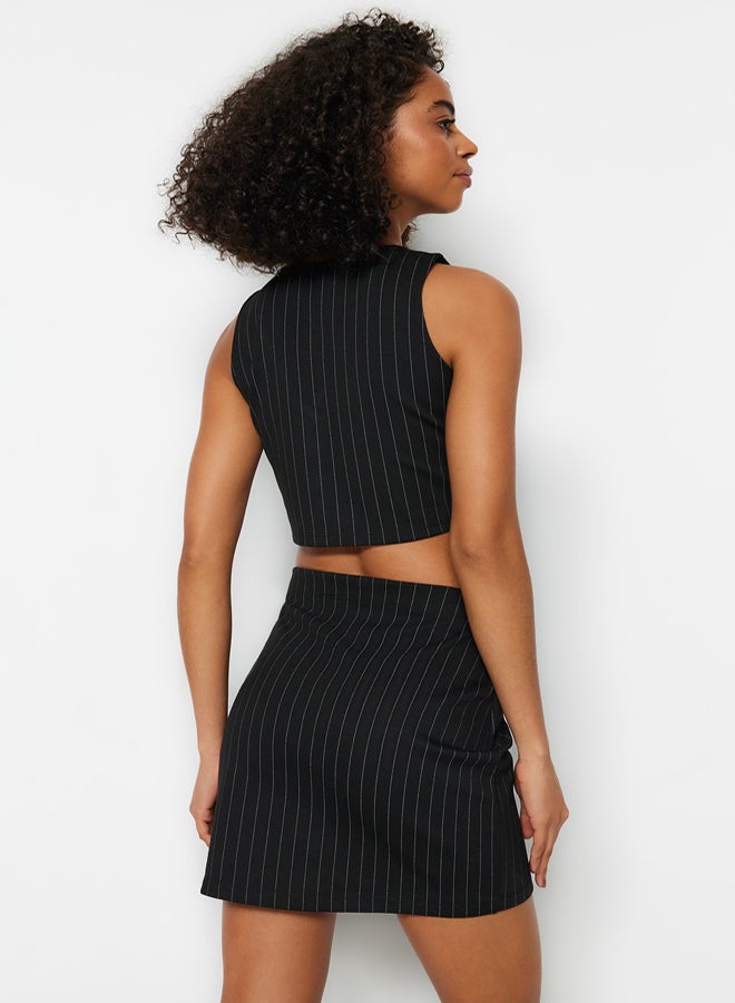 trendyol Black Regular Button Detailed Striped Crop Vest - Image 5