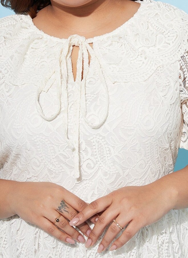 Athena فستان أبيض من الدانتيل بتصميم ضيق وواسع للنساء - Image 2