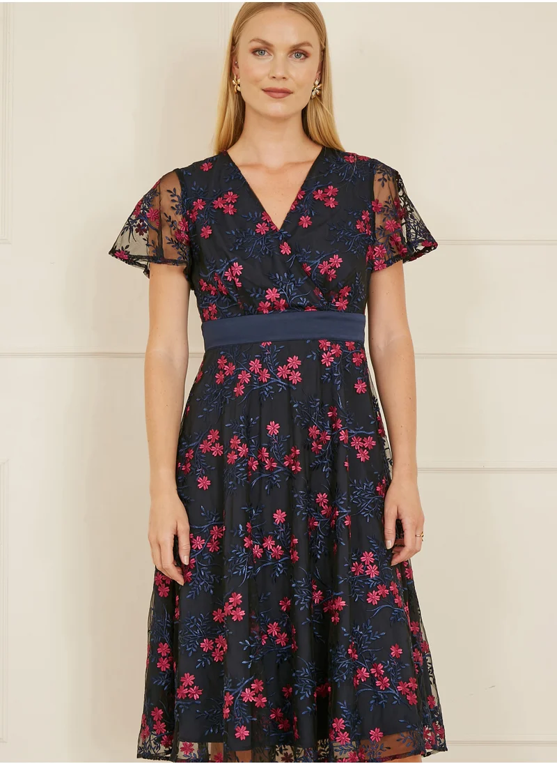 يامي Yumi Navy Embroidered Floral Mesh Wrap Midi Skater Dress