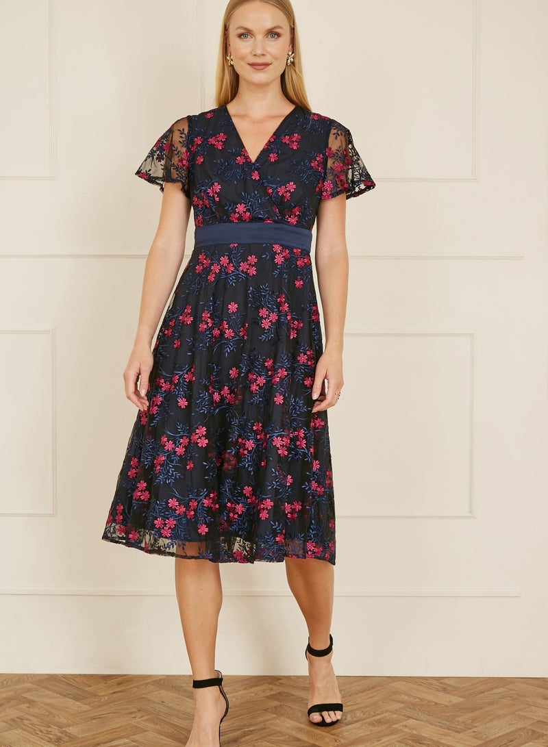 يامي فستان مطرز بالزهور - Image 2