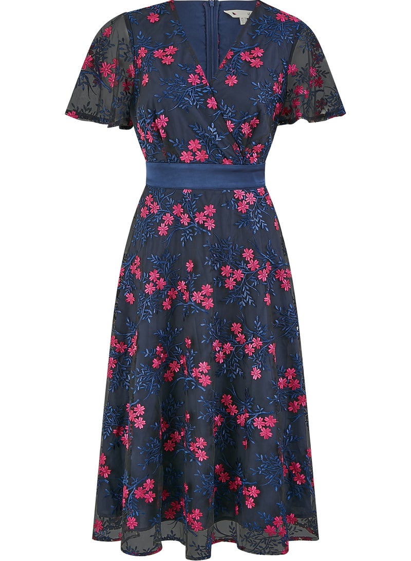 يامي فستان مطرز بالزهور - Image 5